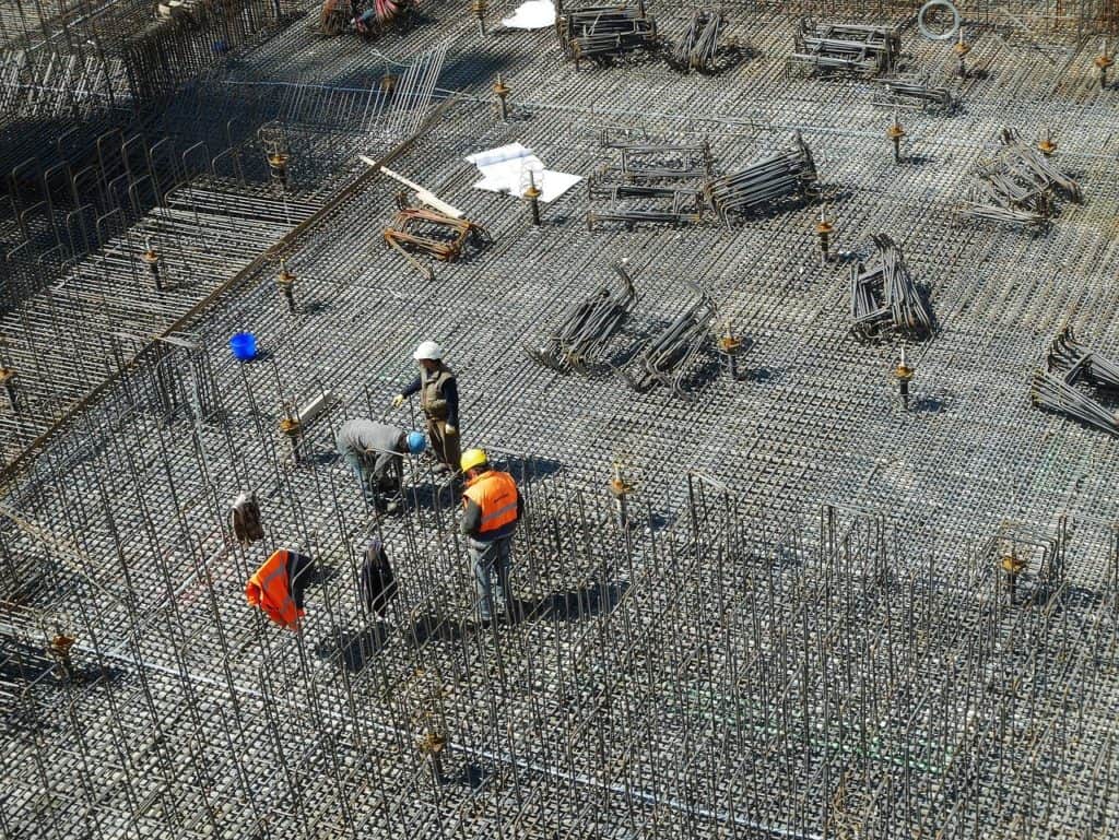 פועלים